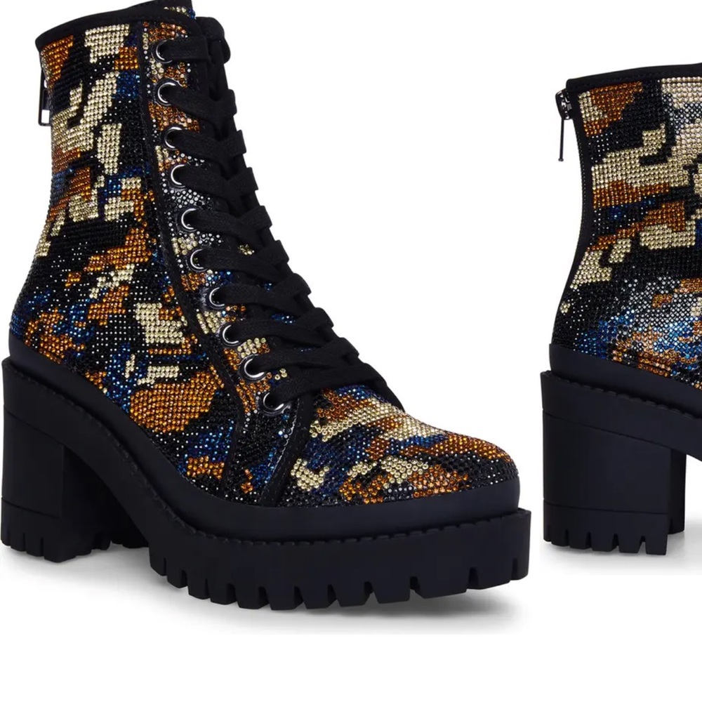 SOLD✅ Steve Madden Sparkly Camo Boots